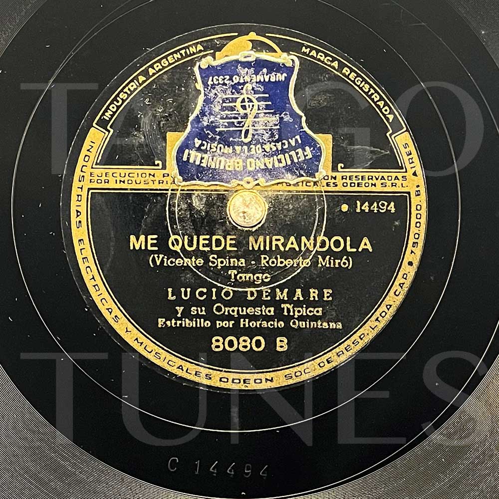 Me quedé mirándola